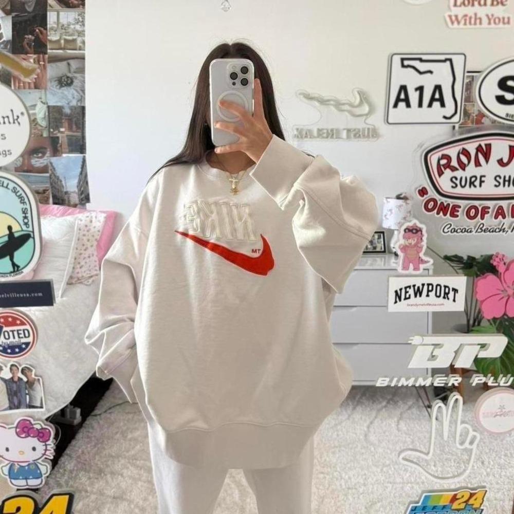 cream and‎ red thick embroidered nike mens oversized crewneck sweatshirt
